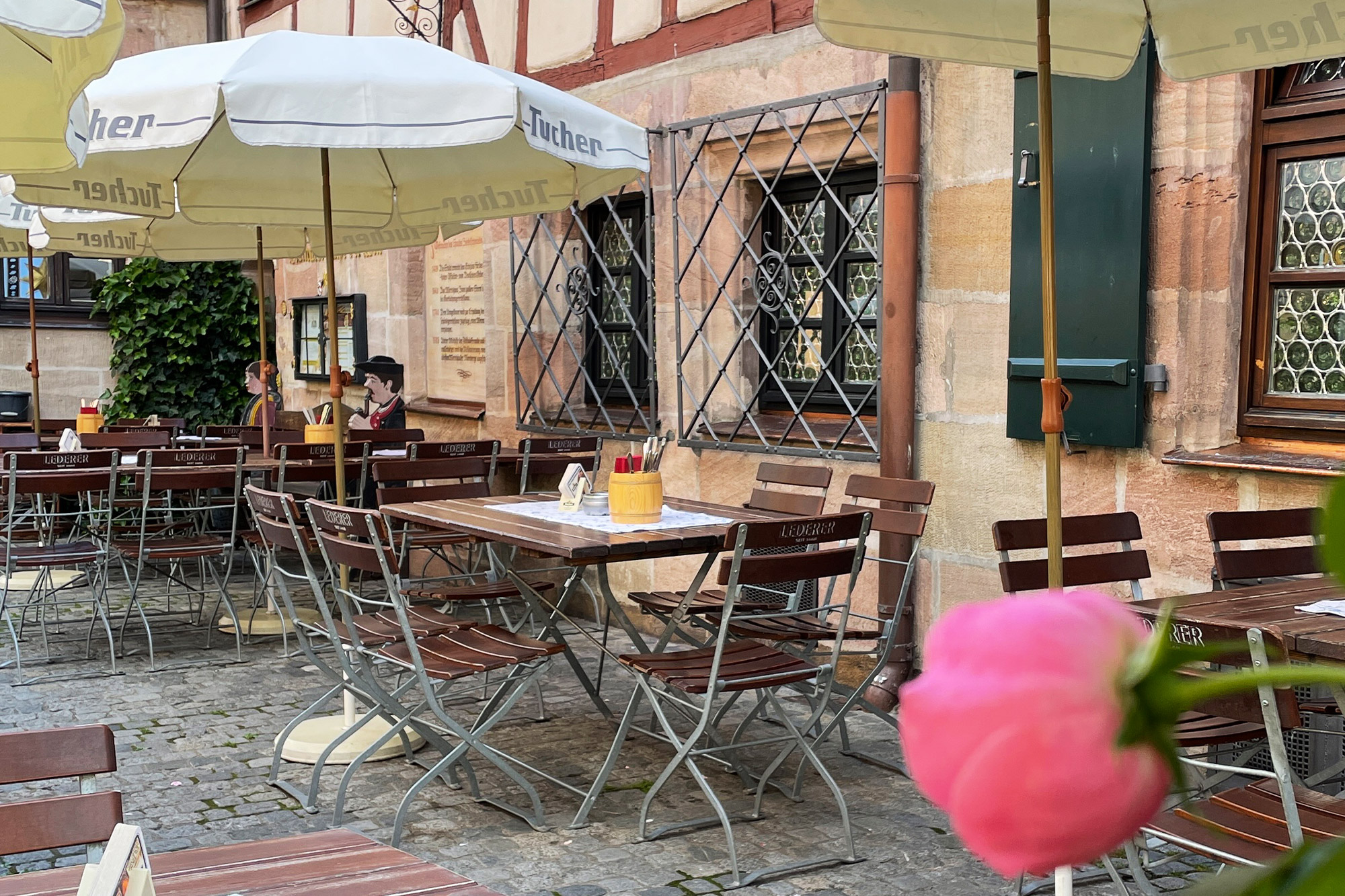 Restaurant Bratwurstküche „Zum gulden Stern“ Biergarten Nürnberg